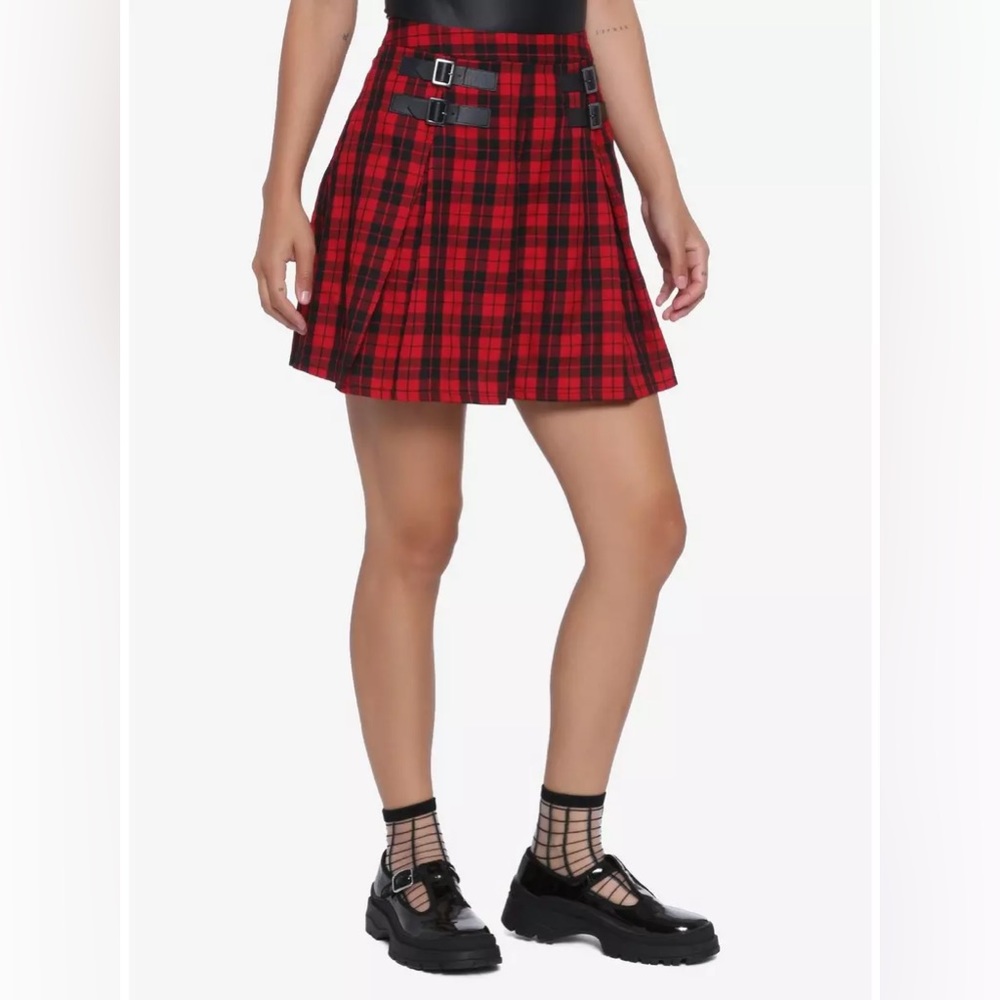 Hot Topic Red & Black Buckles Pleated Plaid Skirt (Small/4-6)